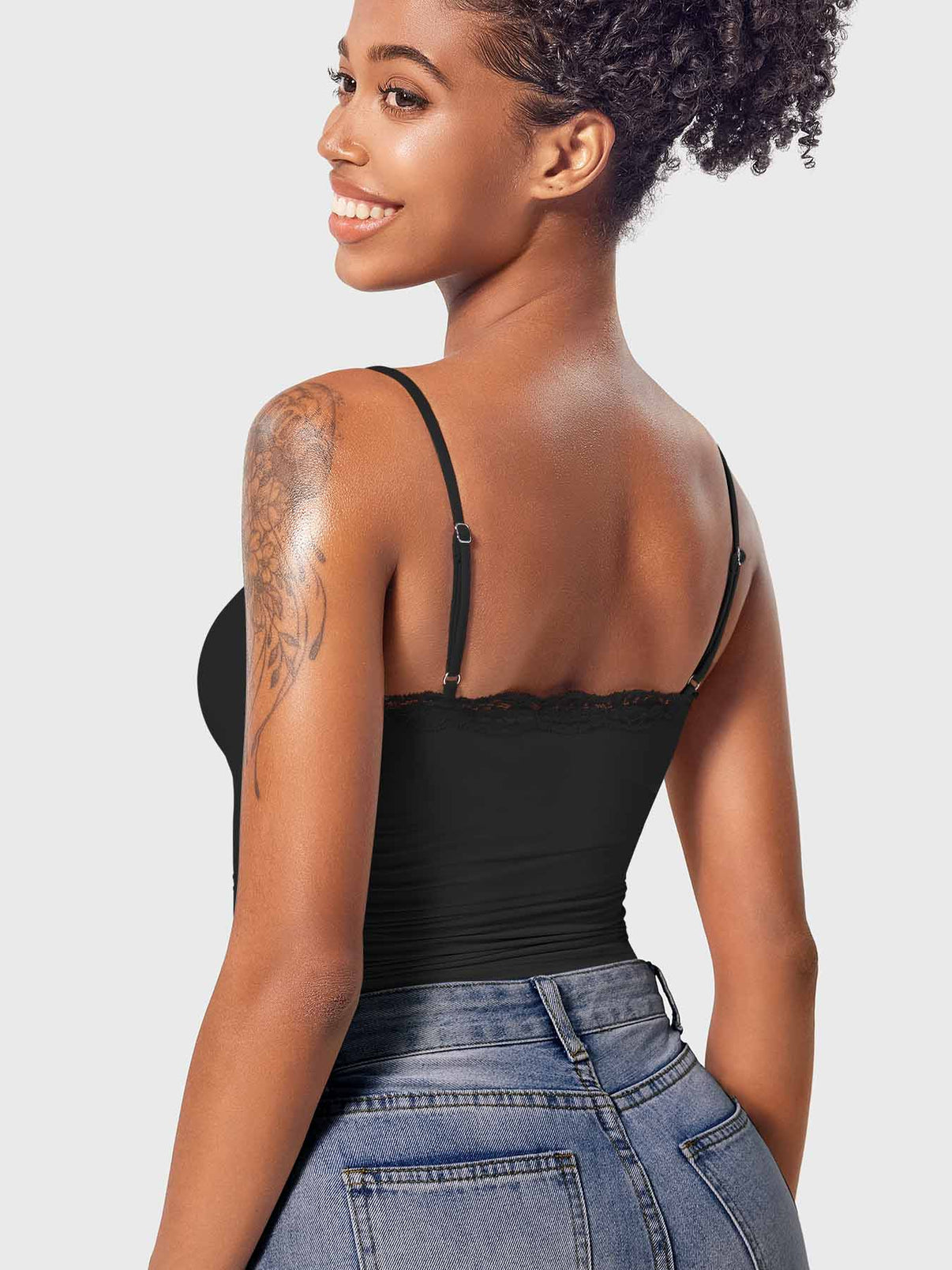 alt
Gymfit Annabely tanktop med firkantet hals og blonder - Gymfit