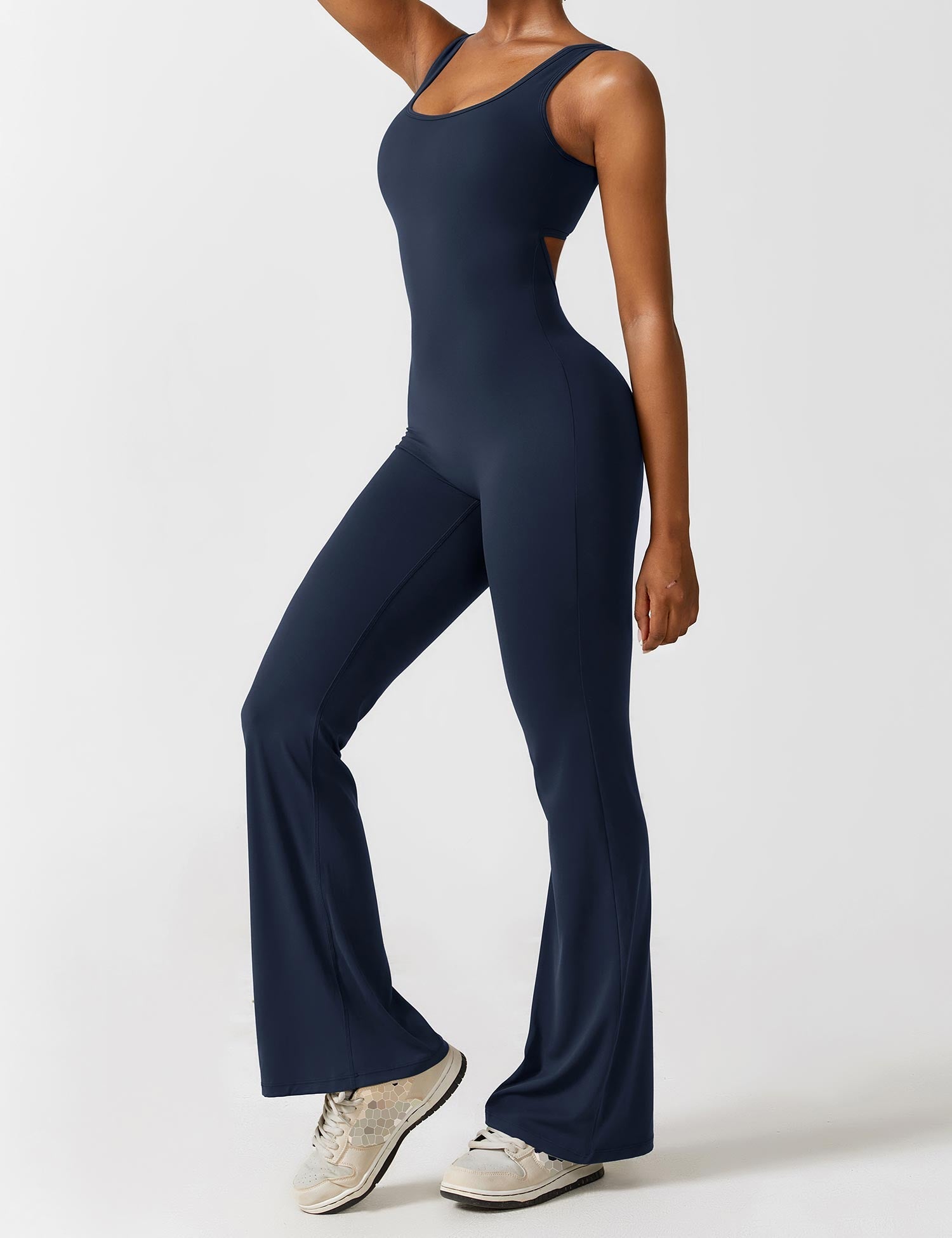 alt
Gymfit Jumpsuit V - rygg med utsvingte ben - Gymfit