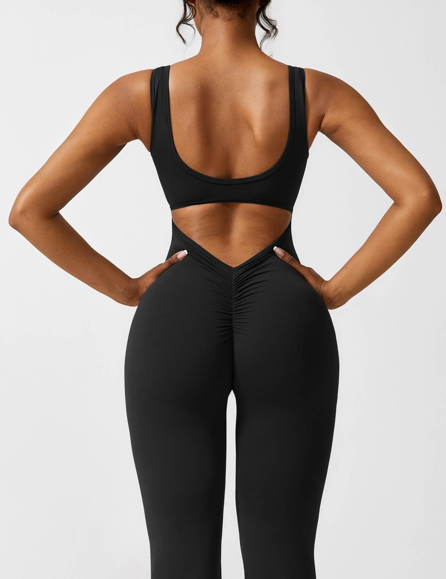 alt
Gymfit jumpsuit V - rygg med utsvingte ben - Gymfit